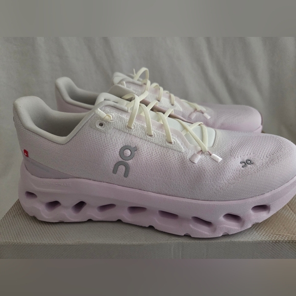 On Cloud Tilt Women Running Shoes Sneakers Ivory/Orchid Purple Size 11 NIB - Picture 2 of 9